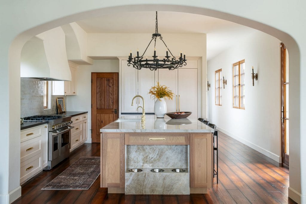 Modern Spanish interior design influences in a kitchen by Decorilla designer, Laura R.